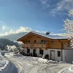Feriegård Apartment-chalet Moedlinghof Hopfgarten im Brixental