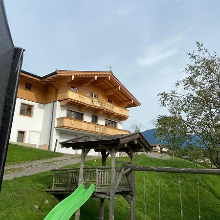 Apartment-chalet Moedlinghof ファームステイ *