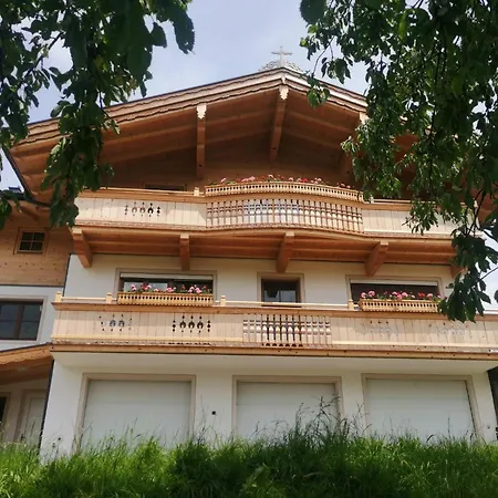 ファームステイ Apartment-chalet Moedlinghof *
